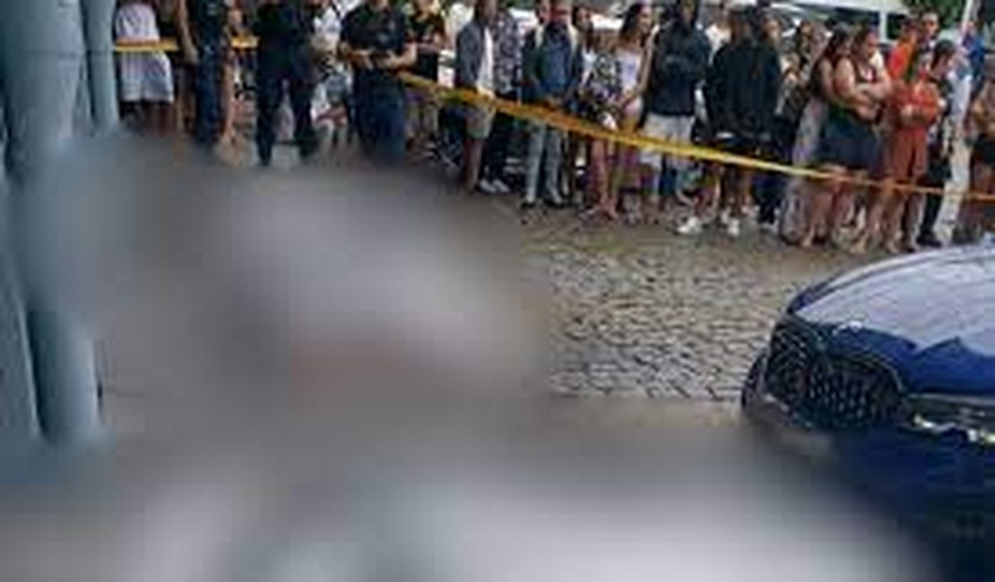 Quatro pessoas morrem após serem encontradas desacordadas dentro de BMW em Balneário Camboriú