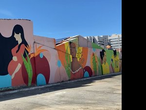 Artista visual homenageia Rainha Marta em mural de mulheres inspiradoras