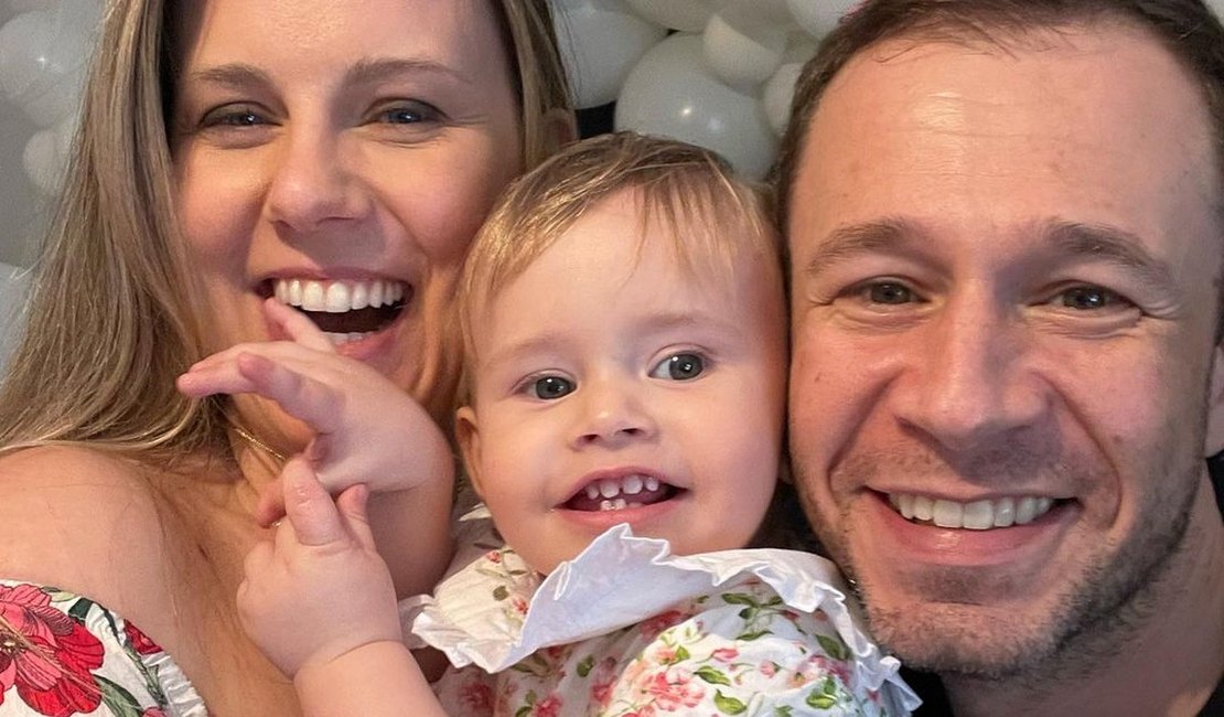 Mulher de Tiago Leifert fala sobre saúde da filha após mais uma quimioterapia