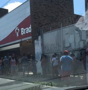 Agências bancárias voltam a registrar aglomeração no Centro de Maceió