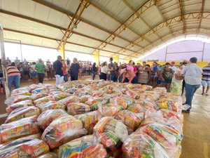 Prefeitura de Porto Calvo doa cestas para famílias com insegurança alimentar