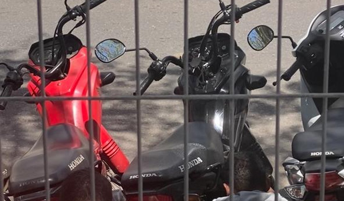 Dupla é flagrada furtando central eletrônica de motocicleta em Arapiraca