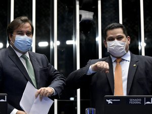 Centrão e oposição assinam manifesto contra reeleição de Maia e Davi