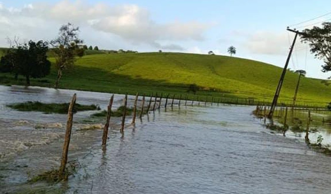 Rio Jacuípe ultrapassa cota de atenção após chuvas