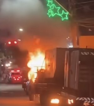Caminhão que transportava gerador de energia é destruído por incêndio em Santana do Ipanema