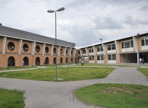 Reitor entrega a parlamentares projeto de ampliação do Campus do Sertão