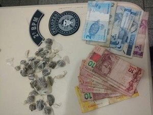 Polícia Militar apreende menor por tráfico de drogas portando maconha e crack
