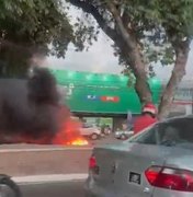 [Vídeo] Moradores da Santa Lúcia voltam a protestar contra a falta de água e bloqueiam avenida