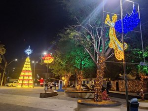 Ilumina instala decoração natalina na Jatiúca e em Ipioca