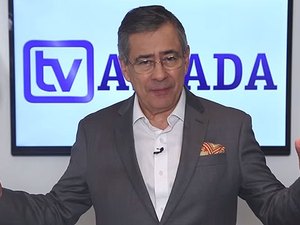 Paulo Henrique Amorim ataca a Globo e chama Bonner e Renata de 'canastrões'