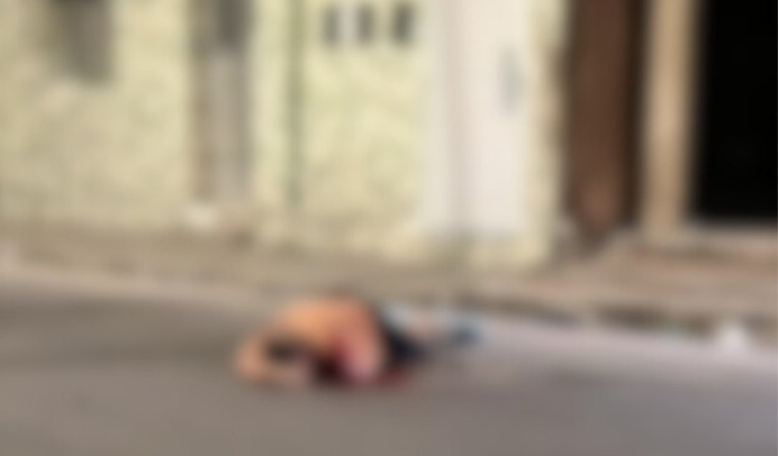 Homem é morto a tiros durante a madrugada no bairro Ponta Grossa, em Maceió