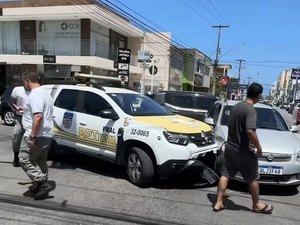 Viatura do BPTran se envolve em acidente no bairro da Jatiúca em Maceió