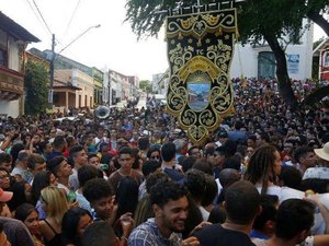 Foliões podem ter pego infecção após serem furadas por seringas no Carnaval, em Pernambuco