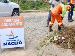 Prefeitura realiza limpeza e desobstrução de bocas de lobo em bairros de Maceió