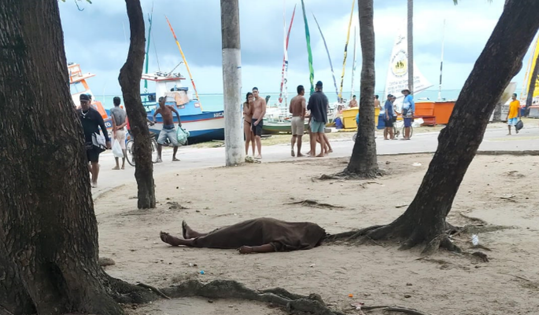 Homem é morto a tiros na Praia de Pajuçara, em Maceió