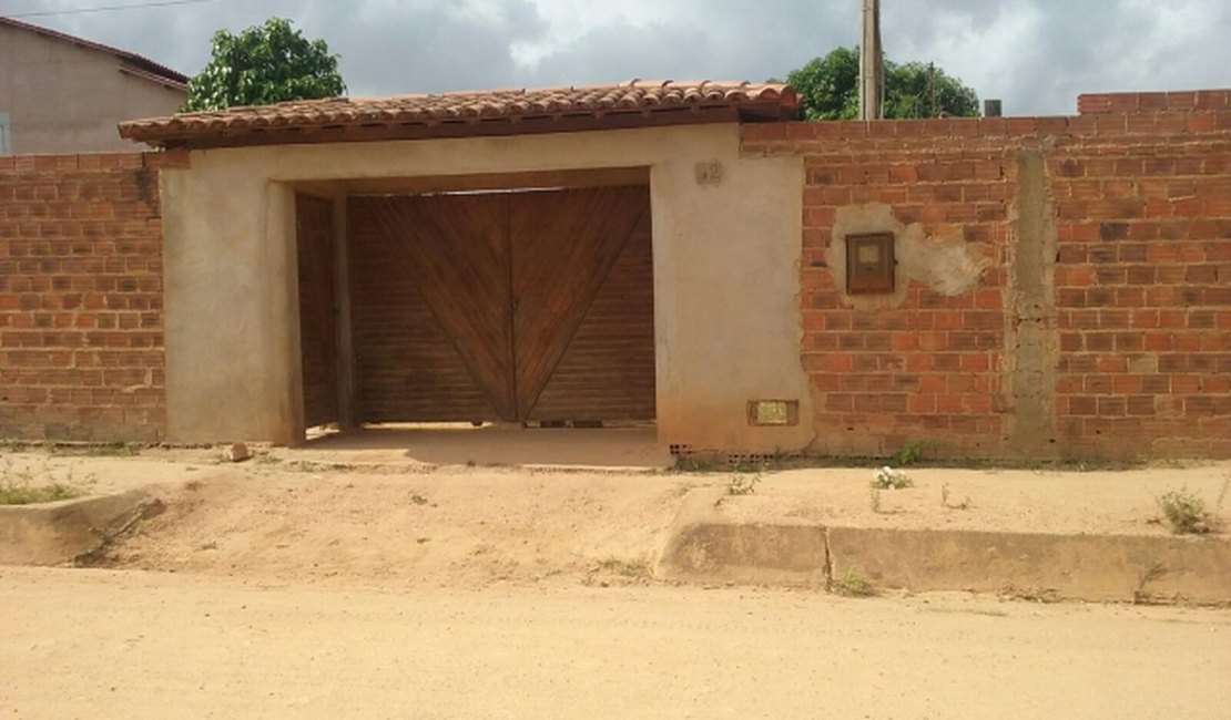 Moradores da Vila Fernandes denunciam residências