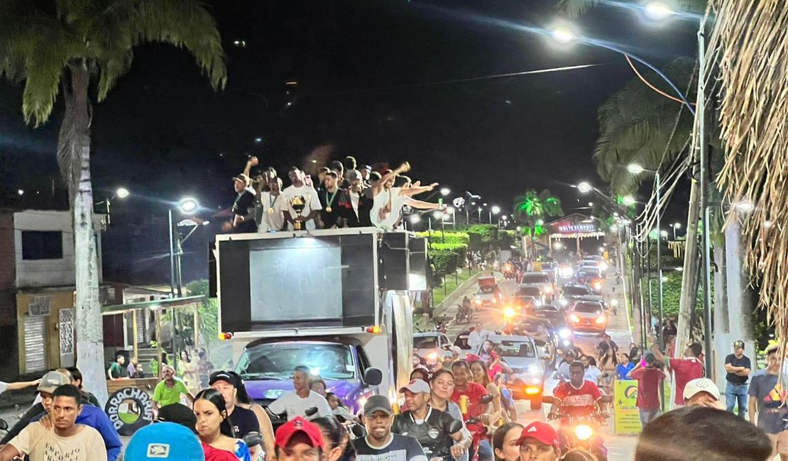 Após conquista da Taça Brasil de Futsal, Esporte Clube Traipu é recebido com festa pela população da cidade