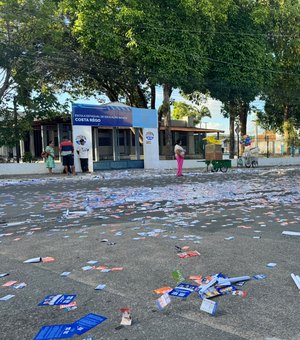 Arapiraca amanhece com ruas tomadas por santinhos neste domingo de eleição
