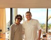 Djavan visita novo restaurante badalado de Maceió e aprecia pôr do sol na orla da Pajuçara