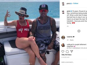 Pink comemora 15 anos de casamento com Carey Hart