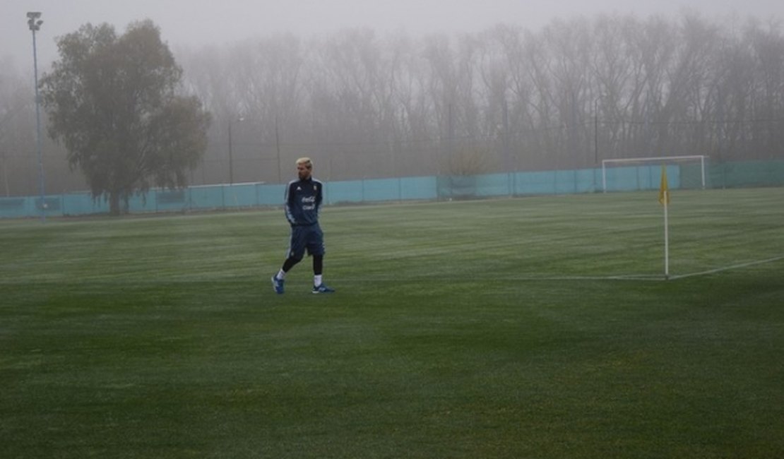 Camisa 10 de volta: Messi se apresenta para treinar com a Argentina