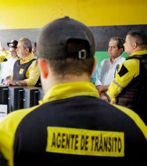 Júlio Cezar promulga lei de incentivos para agentes da SMTT