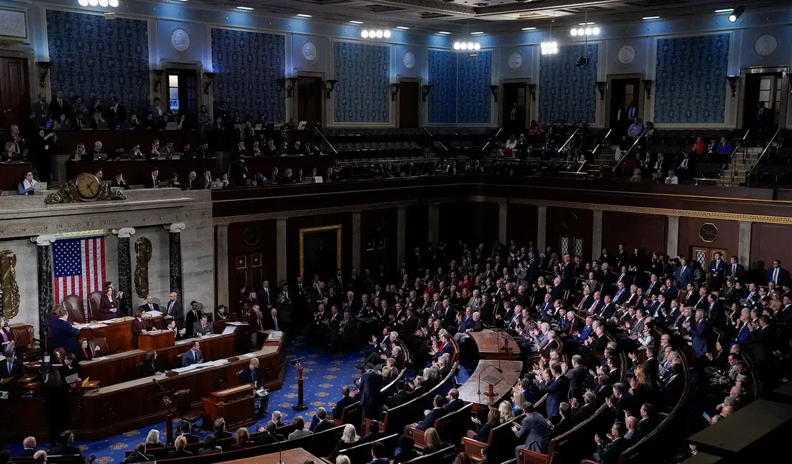 Senadores democratas dos EUA acusam Trump de abuso de poder por tarifas ao Brasil