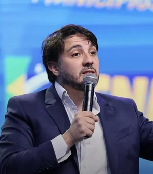 Renan Santos participa de encontro com apoiadores em Maceió nesta quinta