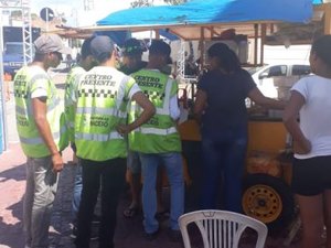 Fiscais estão verificando permissões dos ambulantes durante Bienal 