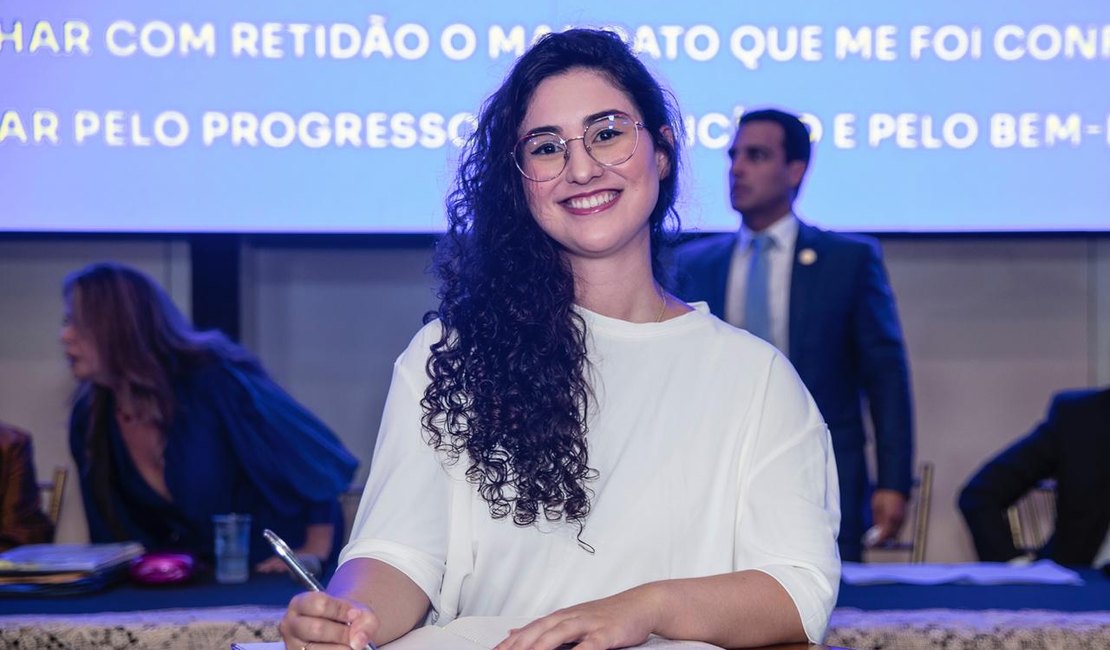 Moção de Aplausos destaca atuação de vereadora Teca Nelma em defesa das mulheres