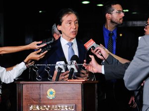 Presidente do Senado vai definir encaminhamento a projeto de combate à corrupção