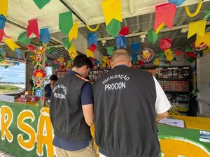 Procon Maceió fiscaliza venda de fogos de artifício e orienta consumidores