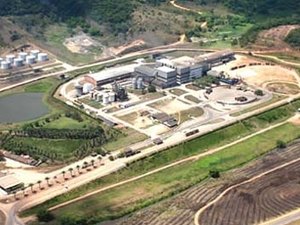 Usina atrasa salários e famílias dependem de doações para sobreviver