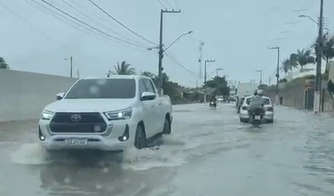 Chuva intensa atinge Arapiraca durante a madrugada e Defesa Civil emite alerta