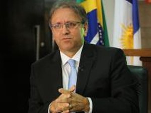 Ministro Gilmar Mendes suspende cassação do governador do Tocantins