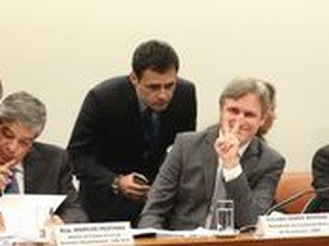 Comissão Mista do Orçamento aprova revisão da meta fiscal de 2017 e 2018