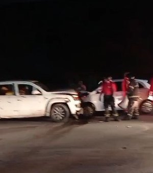 Colisão frontal é registrada na ladeira do Catolé em Maceió