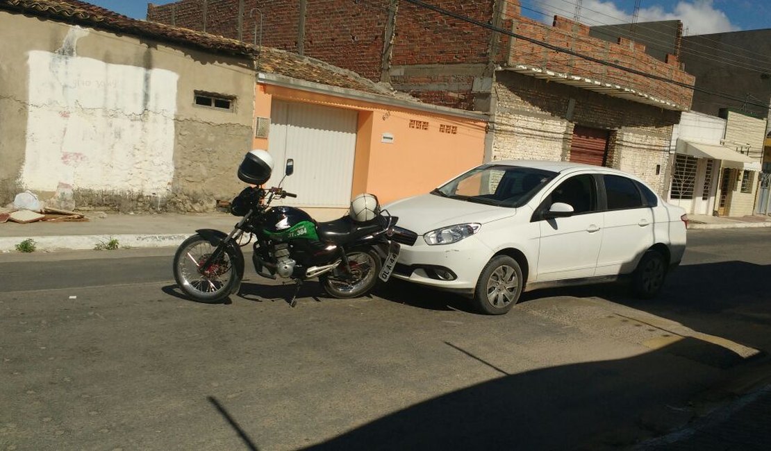 Por medo da PM, motorista foge após provocar acidente de trânsito em Arapiraca