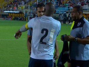 Jefferson usa camisa improvisada em clássico com Flu