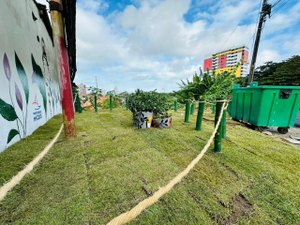 Limpeza e paisagismo transformam ponto de lixo em área de convívio na Gruta