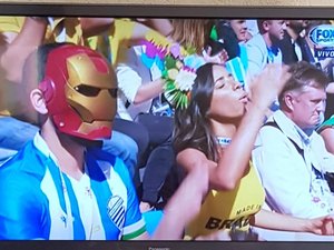 Homem de Ferro azulino aparece em transmissão oficial da Fifa