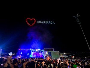 Show de drones promovido pela Prefeitura de Arapiraca encanta público e marca a comemoração dos 100 anos na Perucaba