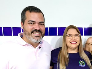 Prefeitura de Atalaia reconhece educadores com Prêmio Escola 10
