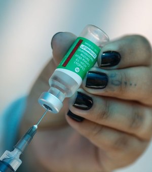 AstraZeneca espera produzir 200 milhões de doses de vacina até abril