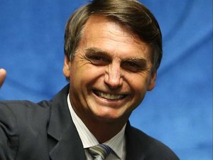 Para não se indispor com eleitorado, Bolsonaro esconde propostas