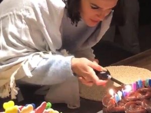 Bruna Marquezine ganha festa de aniversário e carinho de Sasha: 'Te amo'