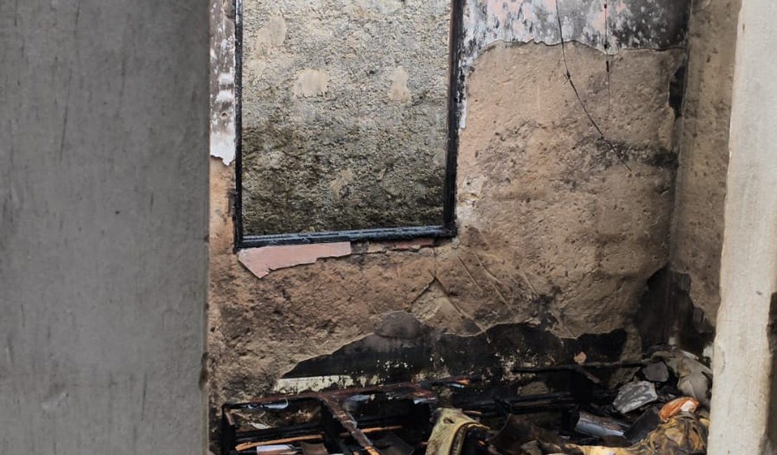 Incêndio destrói três cômodos de residência no município de Messias
