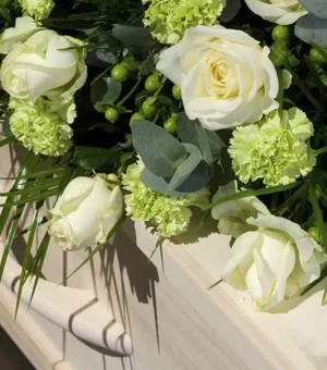 Dona de funerária levava corpos de bebês para 'dar amor' em casa