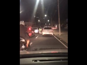 Gasolina a R$ 3,59 em posto de combustível causa congestionamento em Maceió