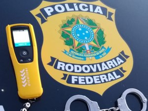 Caminhoneiro usuário de 'rebite' e condutor embriagado são presos pela PRF na BR 101